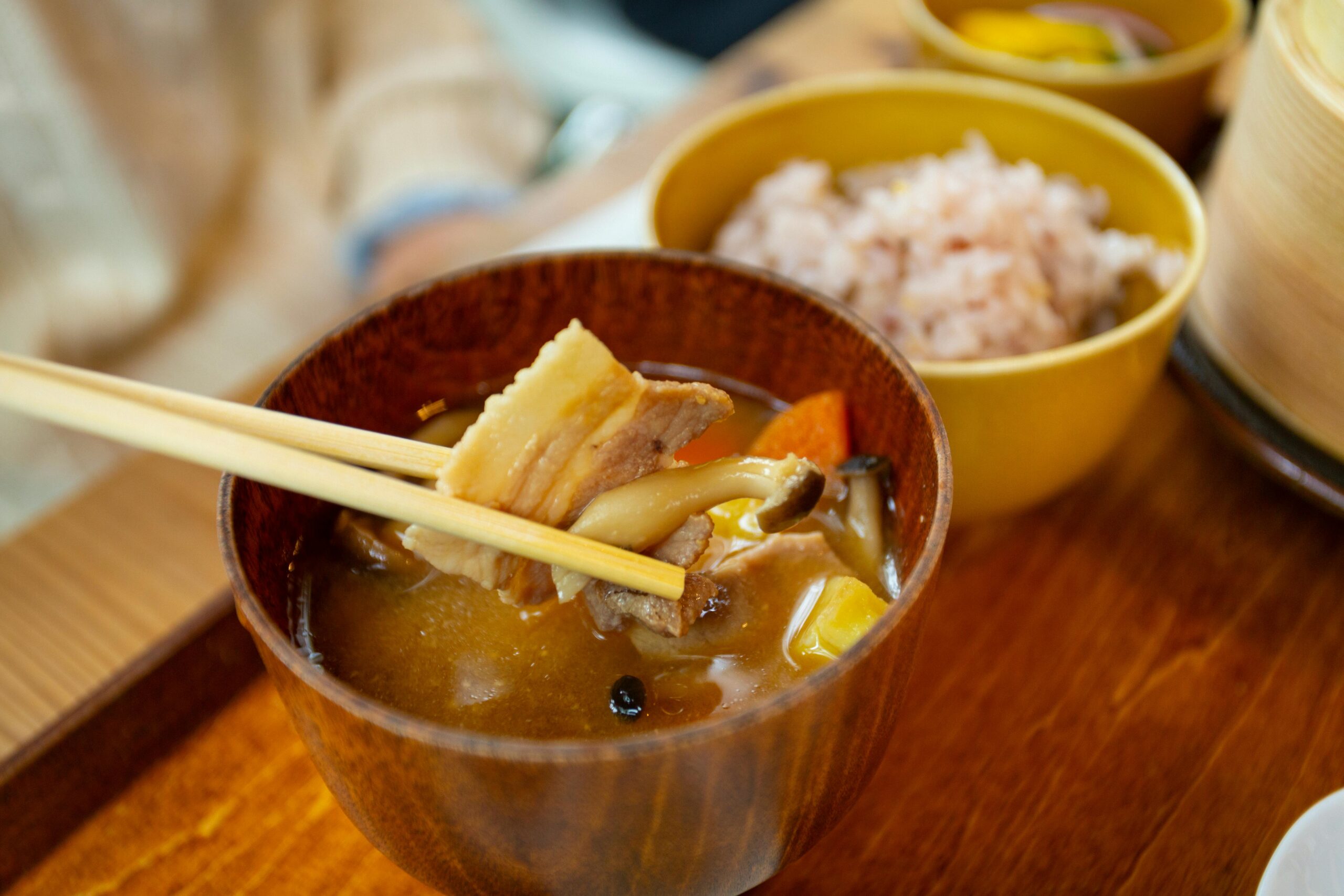 試合前日の夕ごはん　野菜スープとごはんの和食