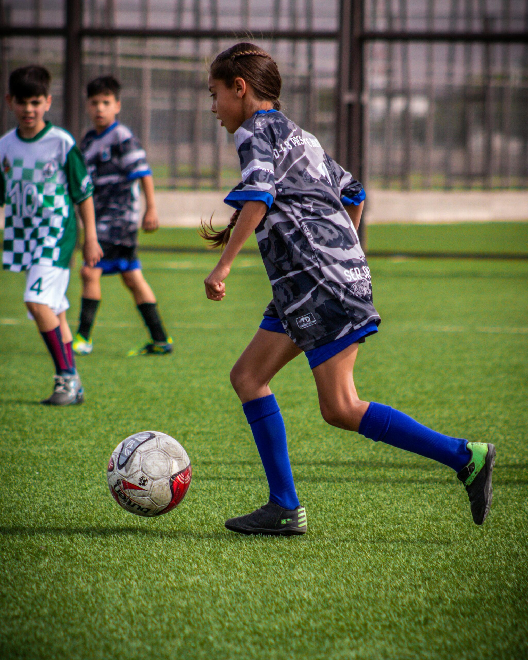 スポーツをする子どもの食事イメージ